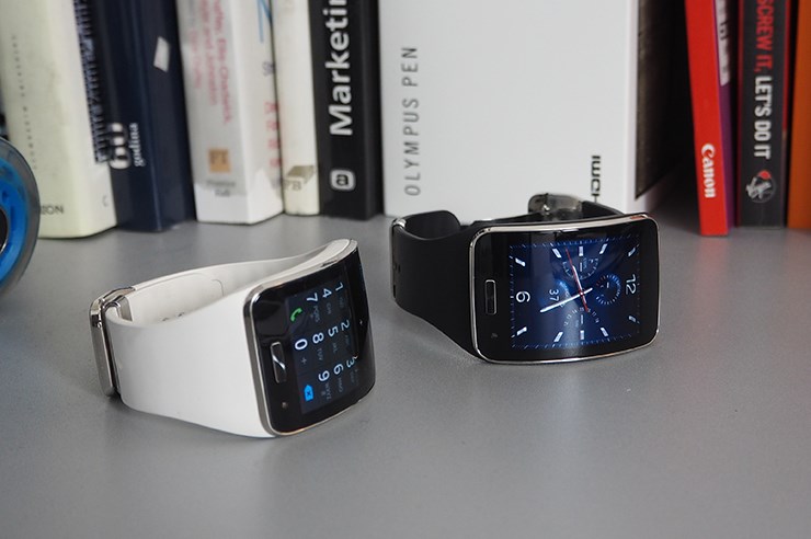 Samsung-Galaxy-Gear-S-crni-bijeli(24).jpg